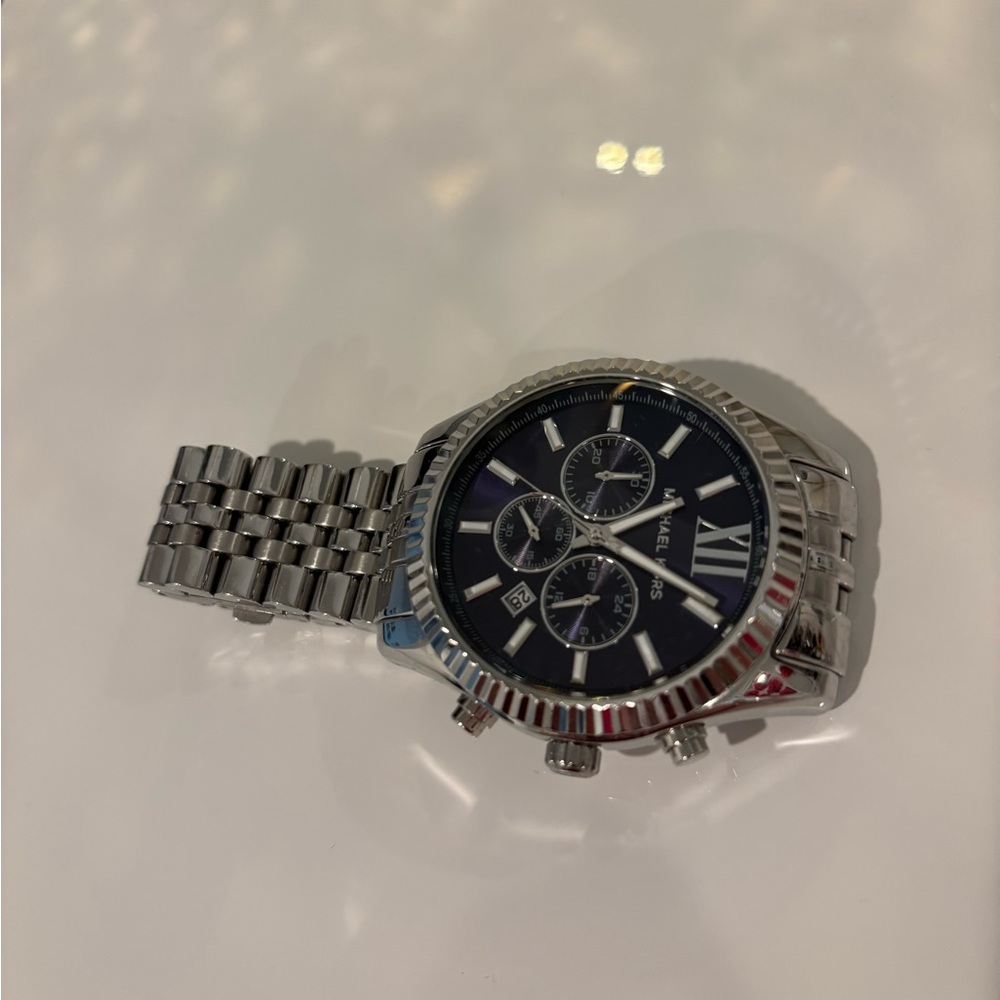 Stylish Silver Watch with Black Dial